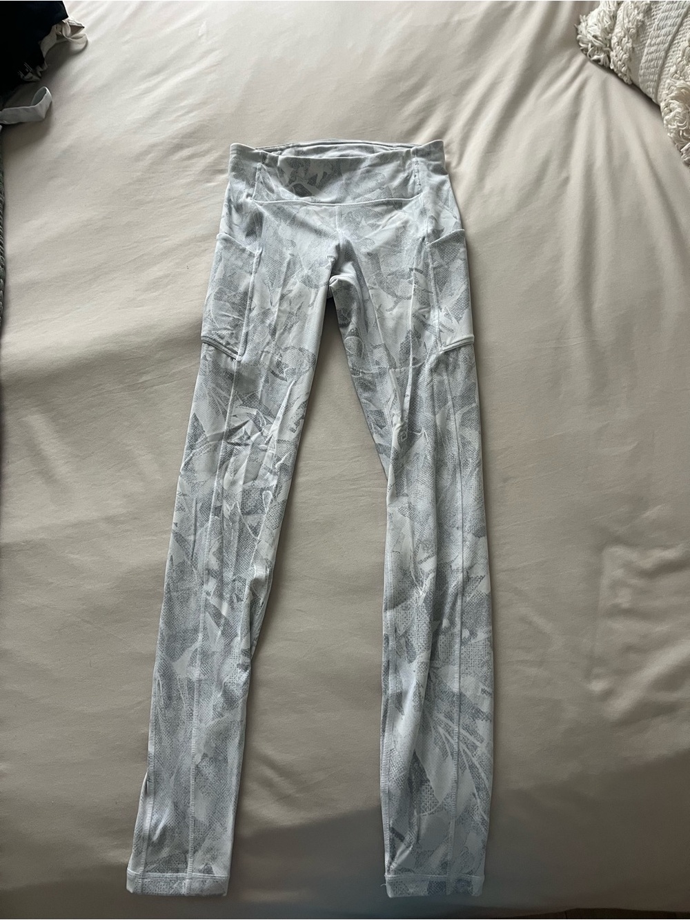 Lululemon Women's Light Gray Patterned High-Rise Leggings